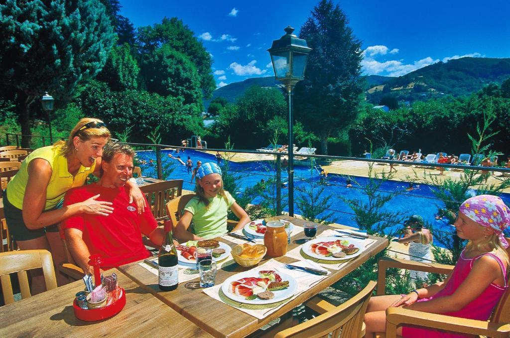 Camping Paradis Marmotel Saint-Geniez-d'Olt Ngoại thất bức ảnh